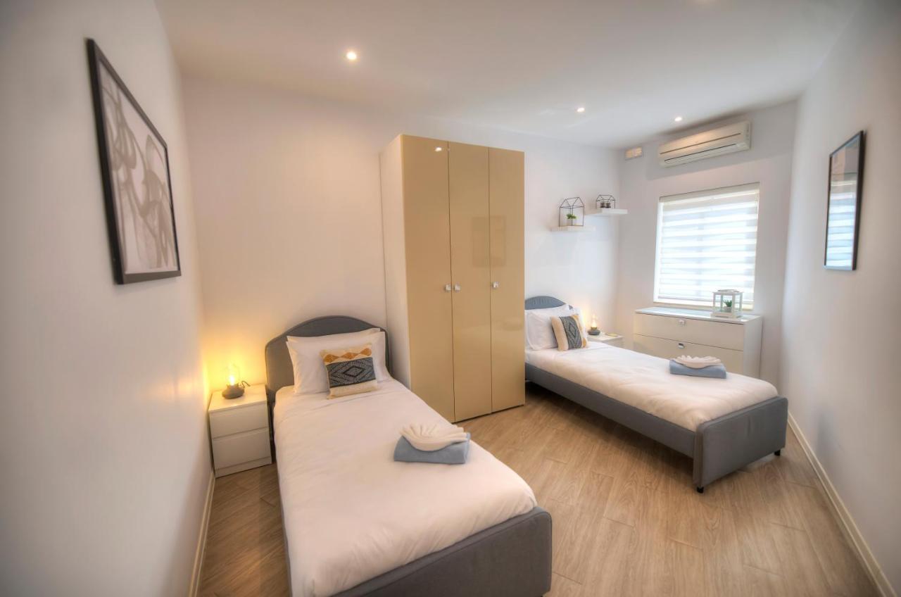 Spacious 4 Bedrooms With Sea View Balcony Goslm-3 สลีมา ภายนอก รูปภาพ