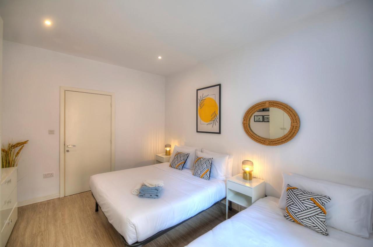 Spacious 4 Bedrooms With Sea View Balcony Goslm-3 สลีมา ภายนอก รูปภาพ